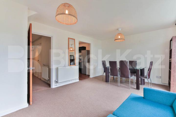 Spacious 3 bedroom property split over 2 floors minutes to Old Street Ironmonger Row , Old Street - Shoreditch